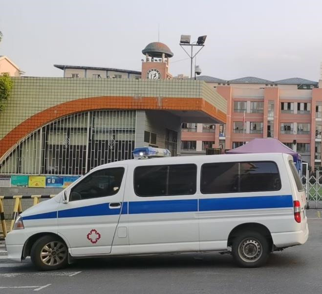 明光救护车出租护送骨折病人一公里多少钱